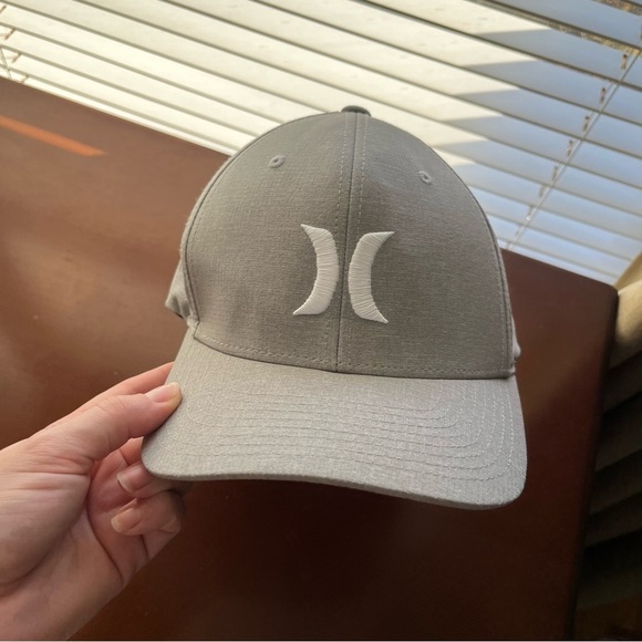 Hurley Men’s Phantom Resist Lightweight Stretch Back Grey Hat Size S/M - Picture 11 of 15